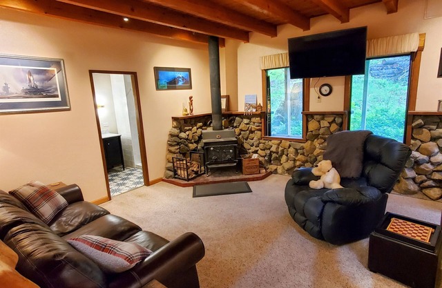 Juneau Cabin near Eaglecrest & Trails