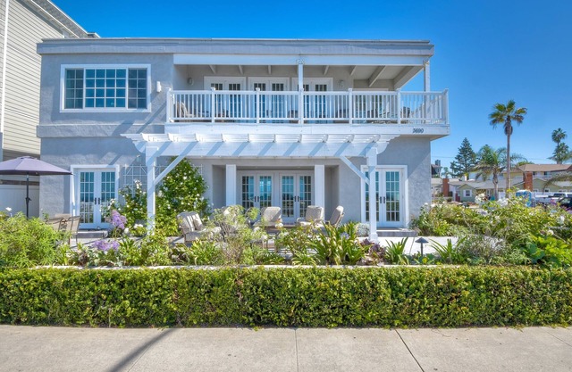 Juniper Beach Entire Home | Sleeps 18 | Oceanfront