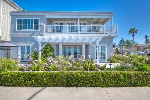 Juniper Beach Entire Home - Sleeps 18 - Oceanfront