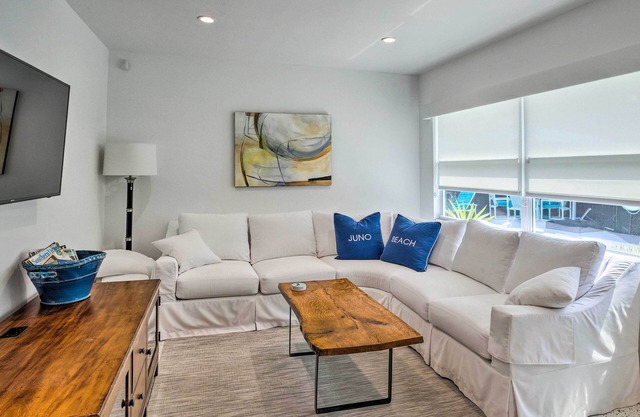 Juno Beach House w/Private Pool: Walk to Beach!