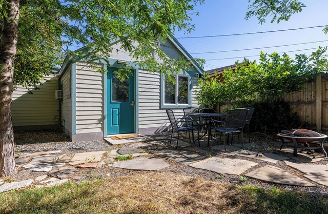 Just blocks from downtown! Cozy 2-bed, 1-bath home - sleeps 4.