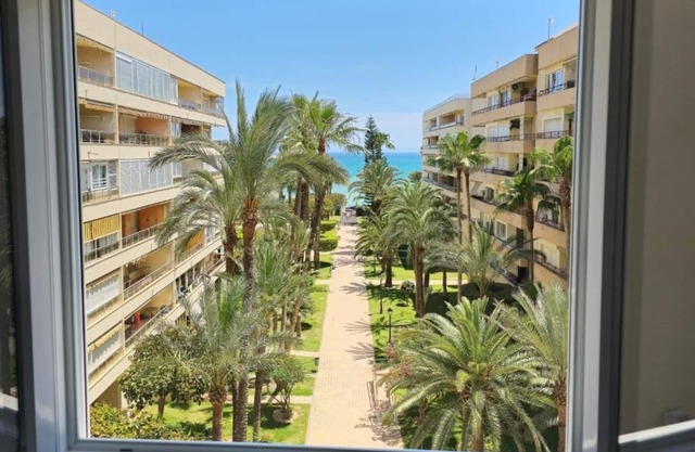 Just renovated 2 bed apartment, - sea view - very close to the Los Locos beach