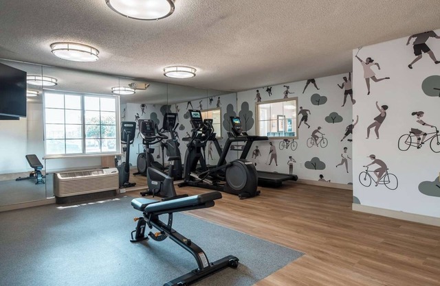 Just What You Were Looking For! Free Parking, Pet-Friendly Property