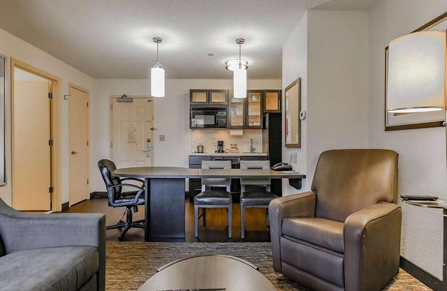 Just What You Were Looking For! 4 Relaxing Units, Kitchen, Pets Allowed!