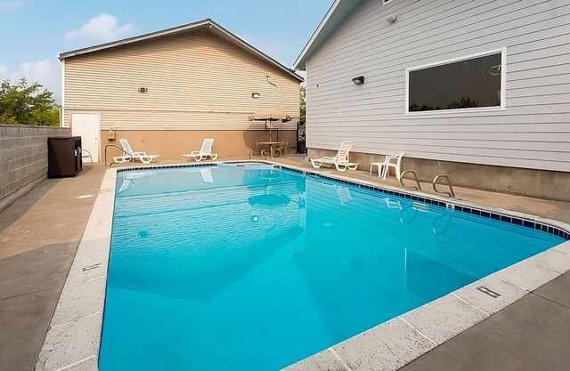 Just What You Were Looking For! Spacious Unit, Enjoy Swimming Pool Access!