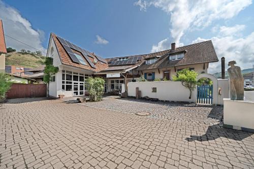 Künstlernest im Winzerort
