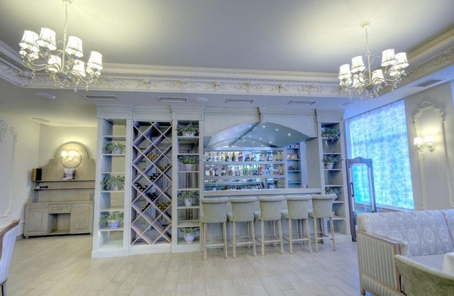 Kadgaron Hotel