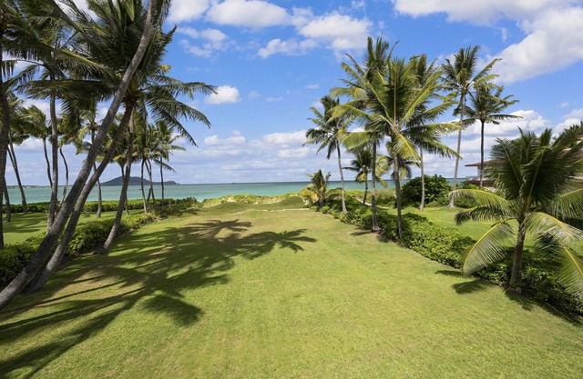 Kailua Hale Kahakai by Gather: Lux Oceanview Villa w/Beach, Walk to Attractions