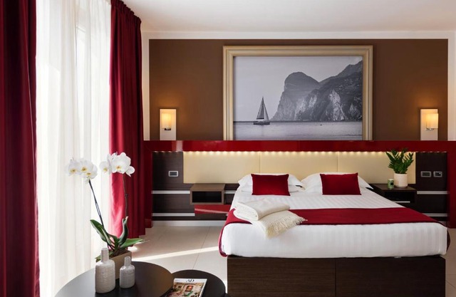 Kairos Garda Hotel