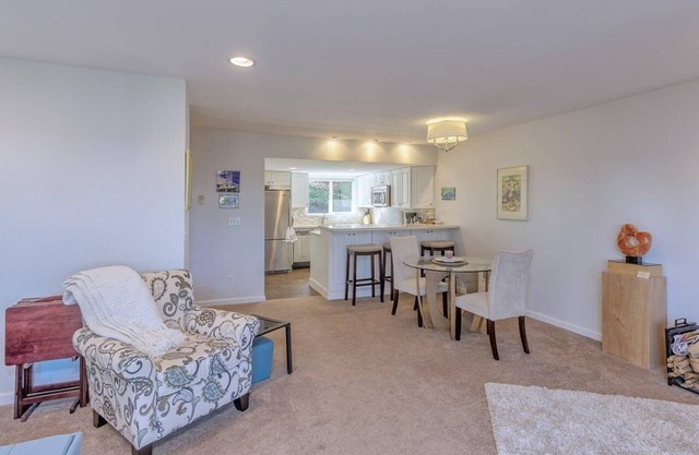 Kala Point View Condo 2 bed/2 bath private gated community, private beach