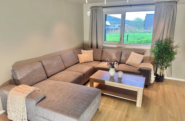 Kaldfjord Aurora Apartments New. Parking. Nice neighborhood close to mountain