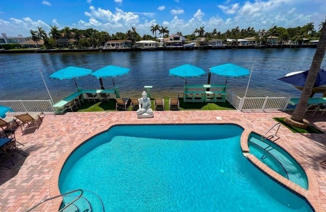 Kanda Zen Apt 3 - pool & walk to the beach!