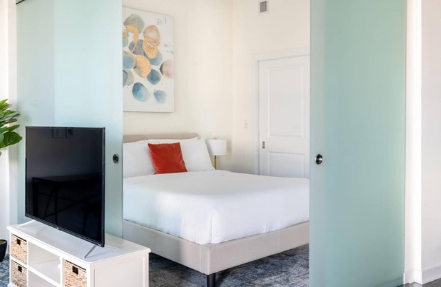 Kasa | Inviting 1 BD + Pet Friendly | Alexandria