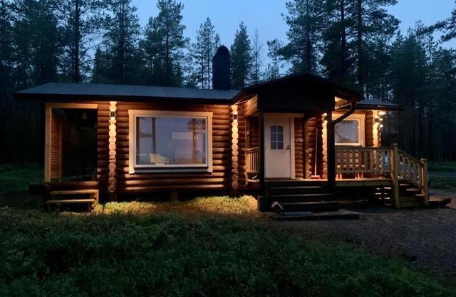 Kaupinmaja, Ylläs, Äkäslompolo, Lapland - Log Cabin with Lake and Fell Scenery