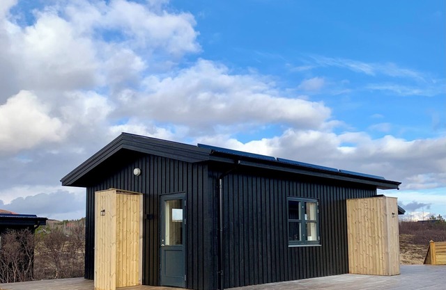 Kerengi Cottage – Modern Cozy Cabin Built 2024, Heart of Golden Circle Iceland