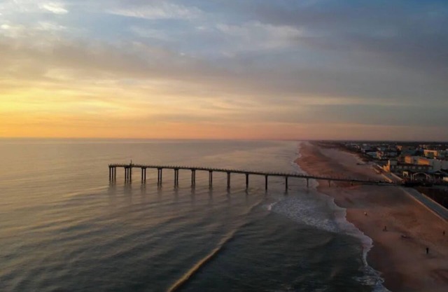 Keep it simple at this peaceful and centrally-located unit on Palmway.