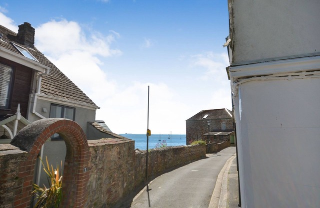 Kelvin House - sleeps 9 guests in 4 bedrooms