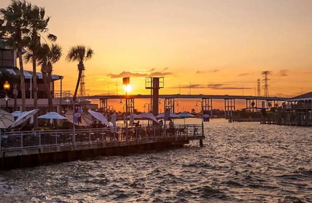 Kemah Quarters Unit A