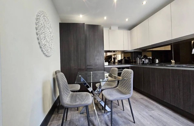 Kemptown 4 Bedroom Flat BN224BEAT