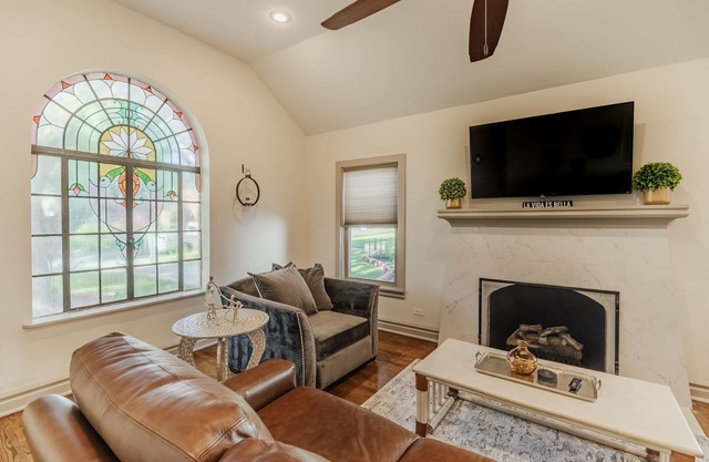 Kessler Park Retreat - Walking distance to Bishop Arts District