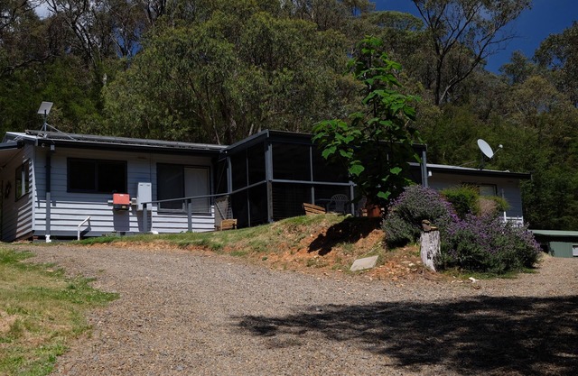 Kevington Bush wonderland to unwind and relax. Beautiful in Summer and Winter.