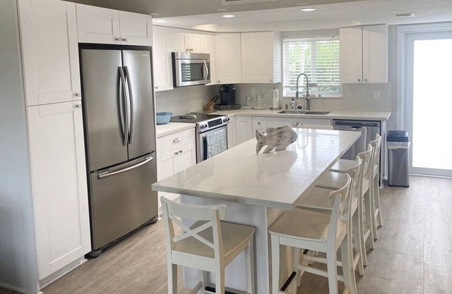Key Largo Three Level Townhouse on the Ocean Side, great amenities and two pools