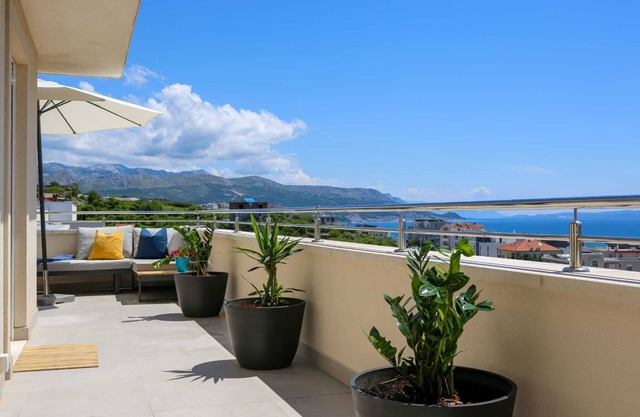 Kiki's Sea View Apartment with terrace in Znjan, Split