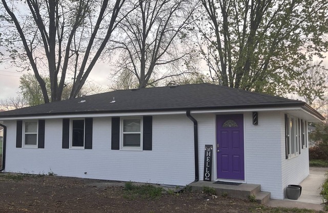Kimball Ave makes commuting easy & Close to KSU STADIUM!