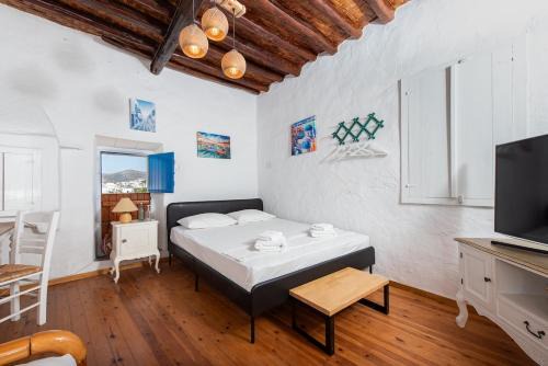 Kimolos Heart Traditional Renovated House