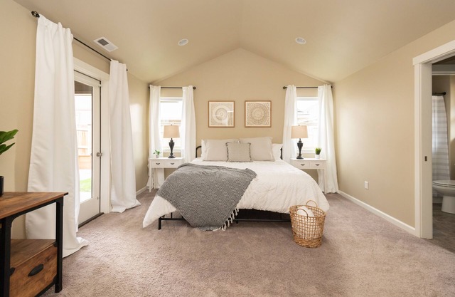 King bed - Pet Friendly - Jameson's Place