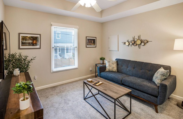 King Bed + Walking Distance to Forsyth Park by Lucky Savannah