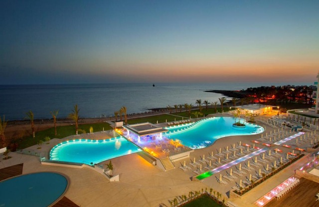 King Evelthon Beach Hotel & Resort
