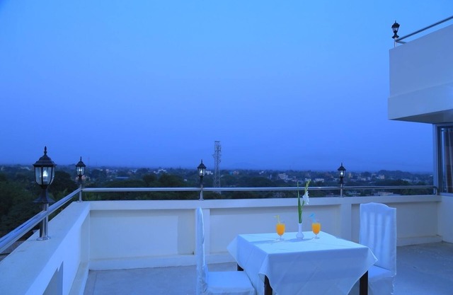 King & Queen Hotel