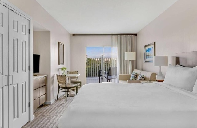 King Room Near The Grande Cove ORL