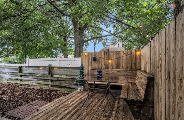 King Size Beds! Close to Carlisle Fairgrounds! Private Deck!