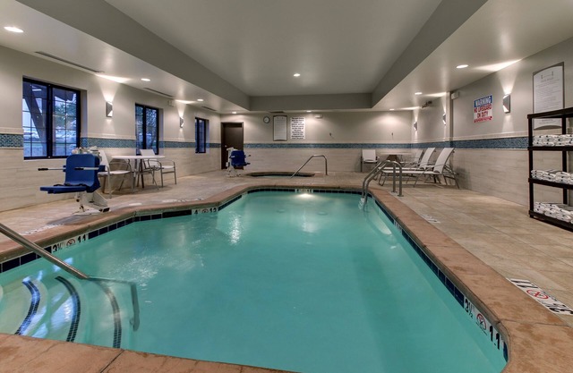 King Suite. Free Breakfast. Pool & Hot Tub. Airport Shuttle. Near the University of Montana!