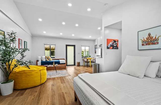 King Suite in a Tropical Retreat Freedom House Fort Lauderdale FL Suite 5