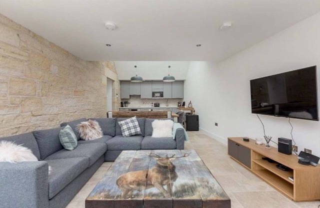 Kinness Cottage - a cottage that sleeps 8 guests in 4 bedrooms