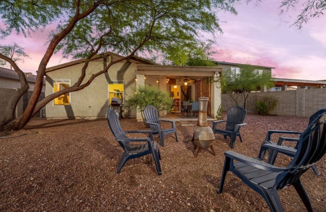 KINO/Sleeps 8/4 BR/2 BA/Garage/Fenced