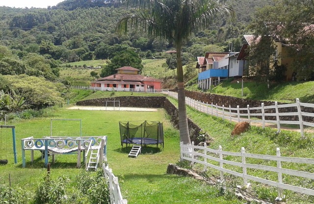 KITCHEN SOLARIUM 19 ROOMS, HALLS, FIELD, SWIMMING POOL, ALL ASPHALT