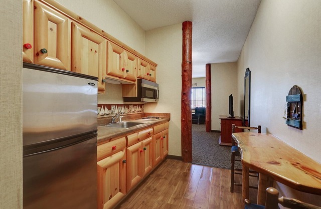 Kitchenette, Living Room, Extended Stay King, Stoney Creek Quad Cities