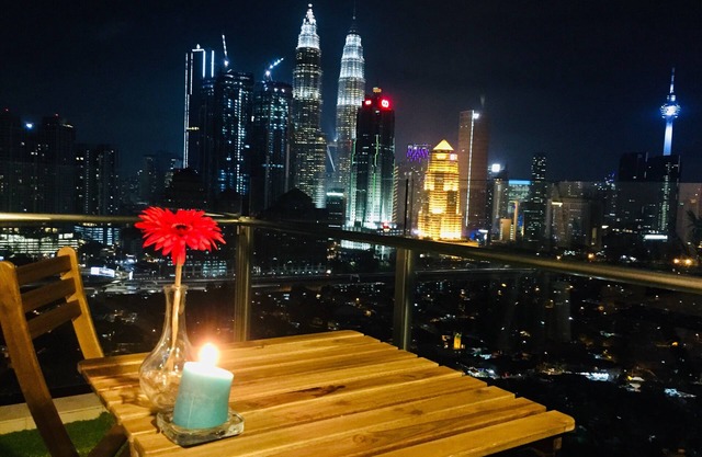 KLCC City Center View Skyline Luxury and Comfortable Condo Infinity Sky Pool