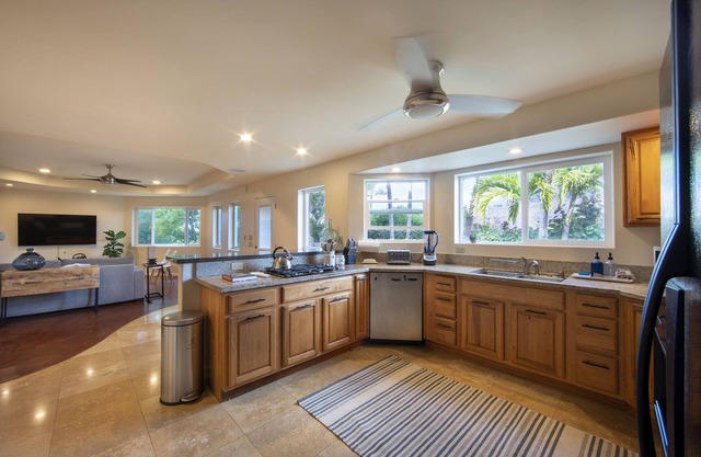 Koko Head Casa - Hip Modern Home Close to Hanauma Bay and Koko Crater