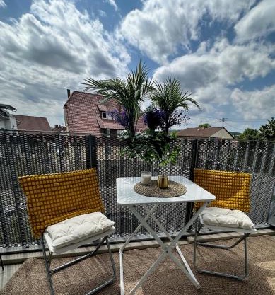 Komfortables, barrierefreies Appartement mit sonnigem Balkon in der Nähe von Flughafen und Messe 30
