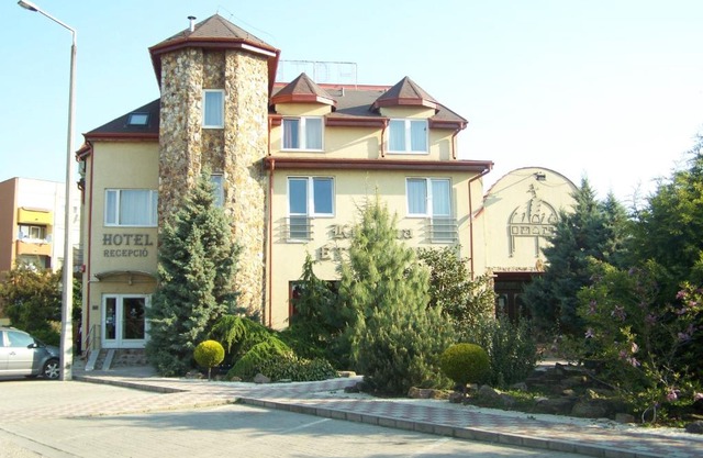 Korona Hotel és Étterem