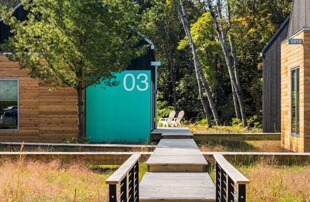 KOTI 3 (Two Bedroom) Traverse City's Scandinavian Cabins, vacation home on TART & mins to Traverse C.