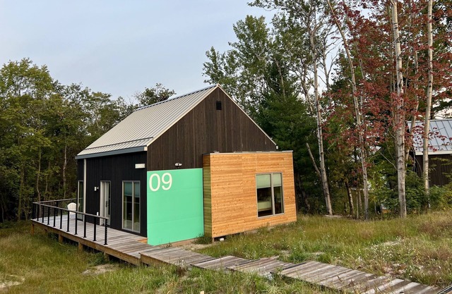 KOTI 9 (Two Bedroom) Traverse City's Scandinavian Cabins, vacation home on TART & mins to Traverse C.