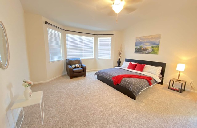 Kozy 5BR Home/Near Kalahari, Dell Diamond & Samsung/Long-Term Welcome