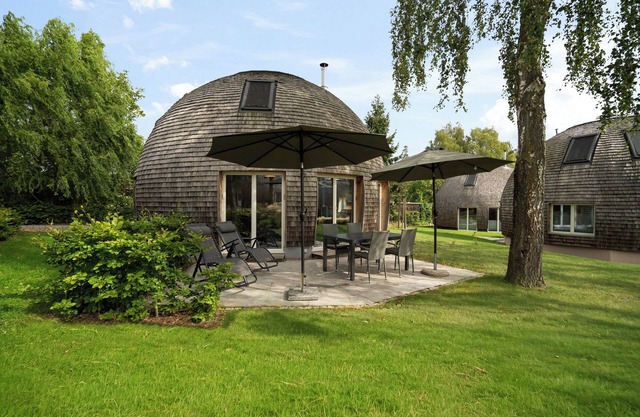 Kugelhaus KIA - sauna, fireplace, 2 bedrooms & terrace on Lake Tollensesee
