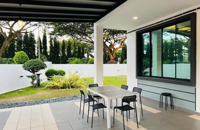Kulai Lagenda Putra Corner House 古来公主城民宿 near JPO